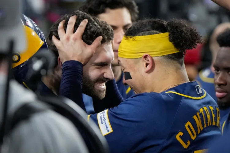 Brewers sweep the Dodgers in the NLCS, advance to WS